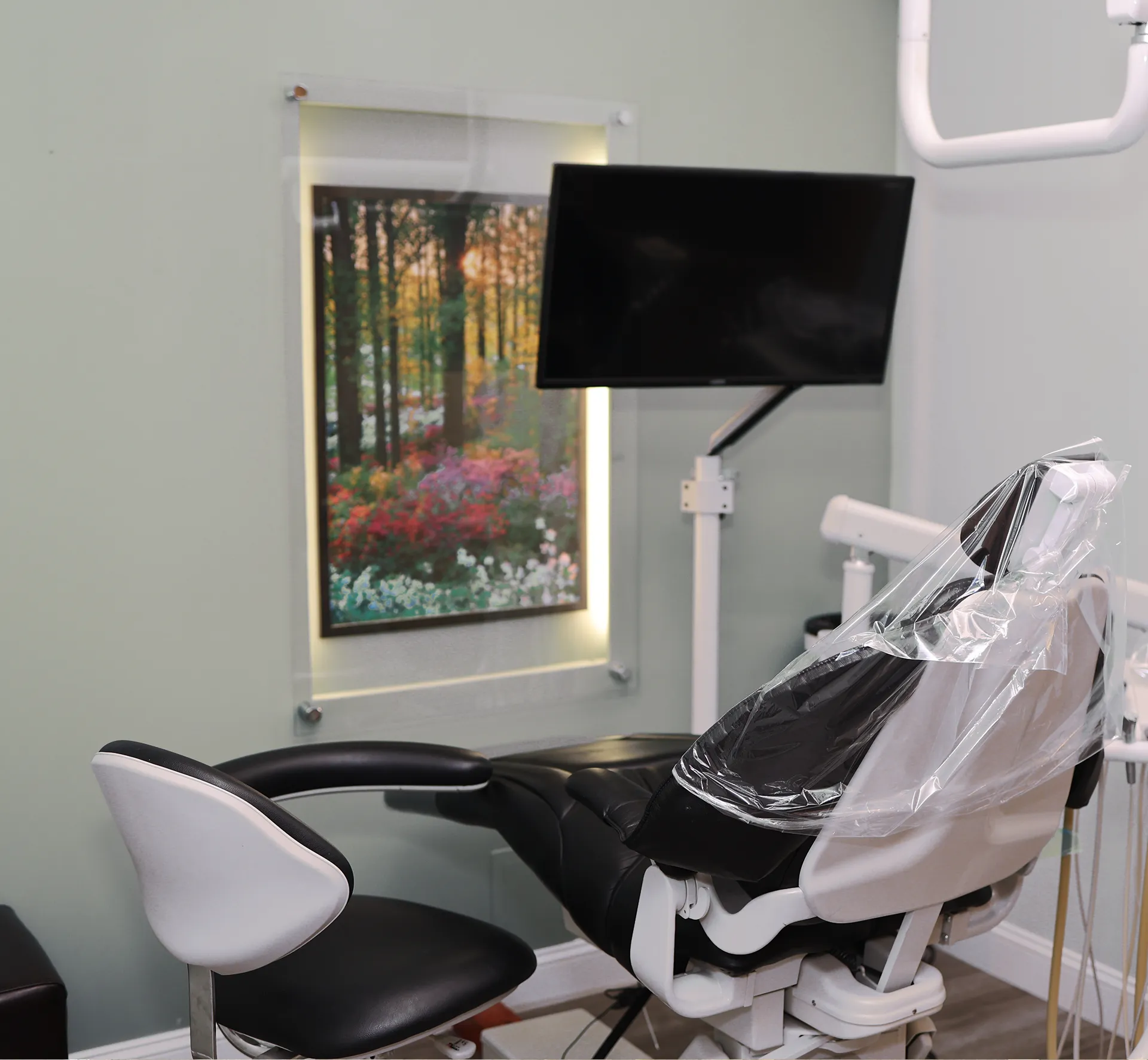 Photo of treatment room with dental chair